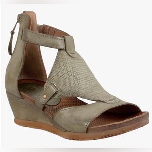 Miz Mooz Maisie Leather Wedge Sandals Sage Green Size 39 Boho Hippie Comfort